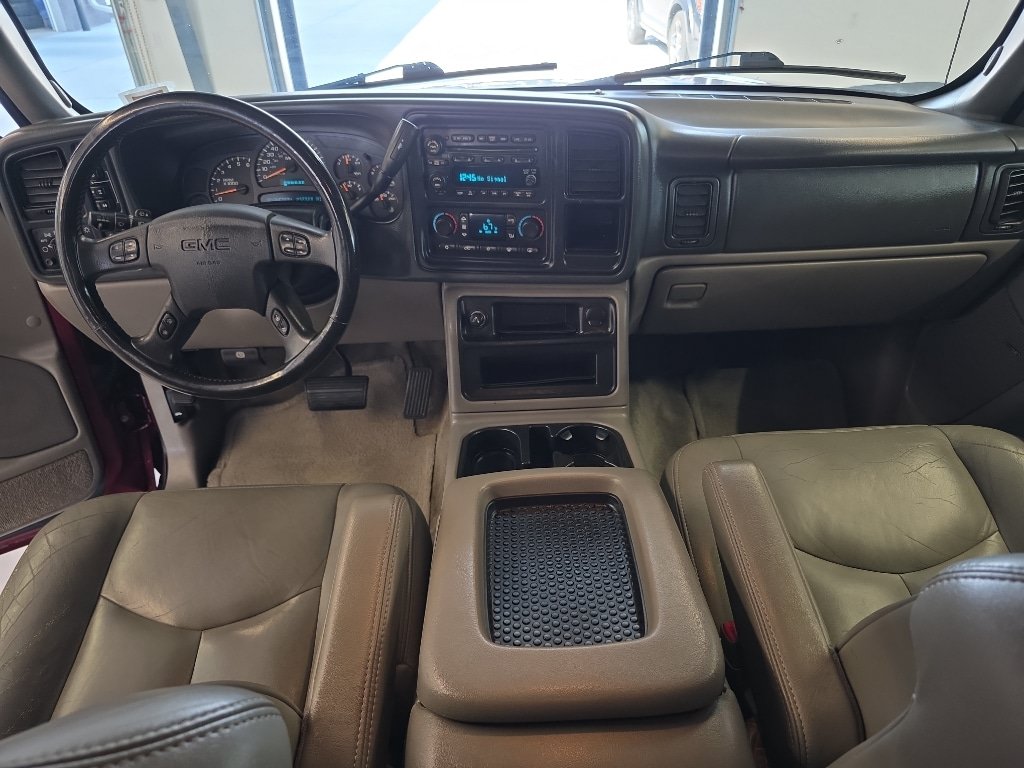 Used 2005 GMC Yukon XL SLT w/ SLT Preferred Equipment Group AWD/4WD image 9