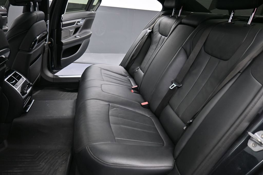 Used 2019 BMW 740i xDrive w/ Executive Package AWD/4WD image 16