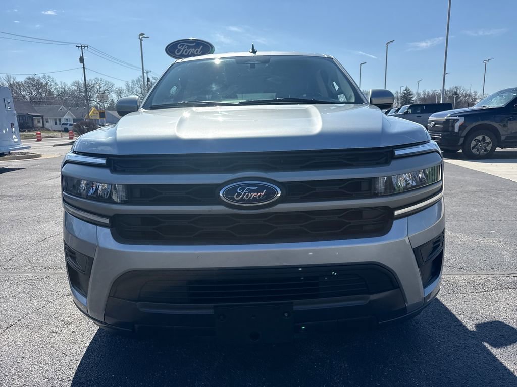 Used 2024 Ford Expedition Max XLT AWD/4WD image 3