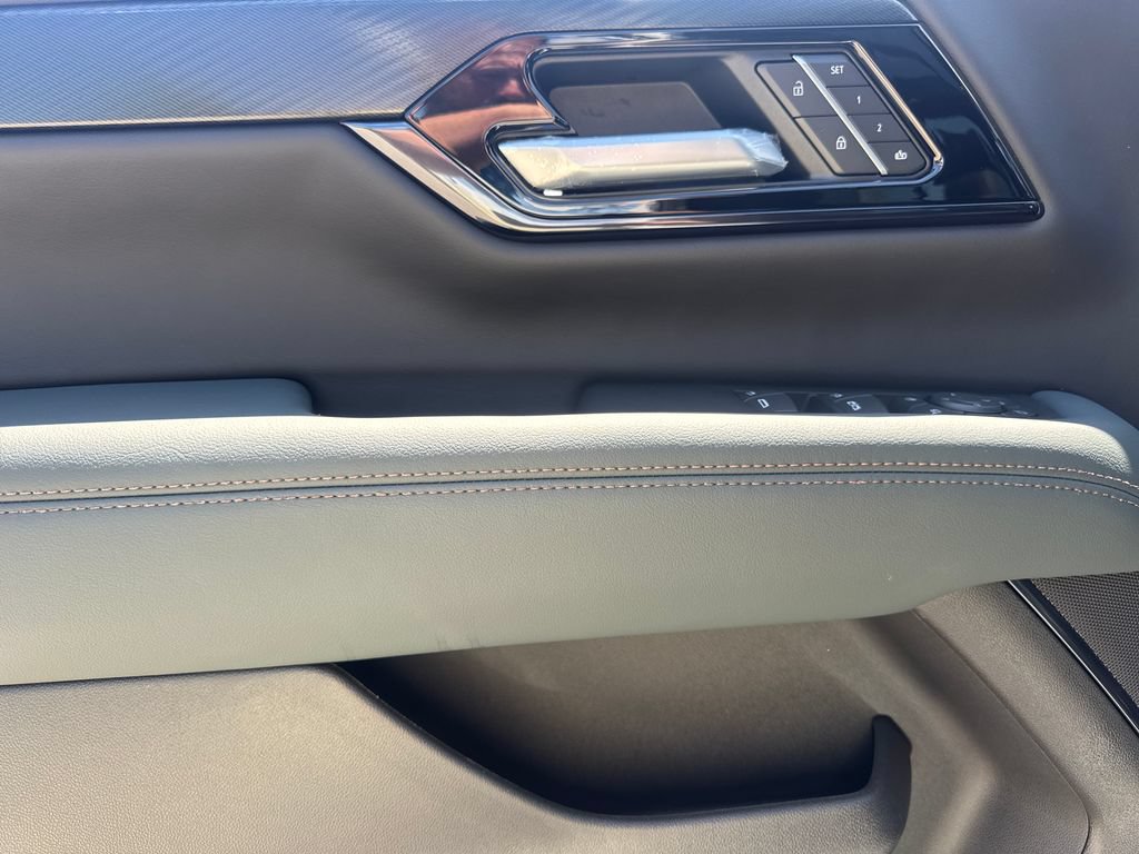 New 2026 GMC Yukon AT4 w/ AT4 Premium Plus Package AWD/4WD image 18