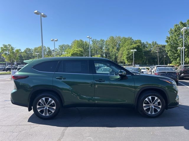 Used 2025 Toyota Highlander XLE image 5