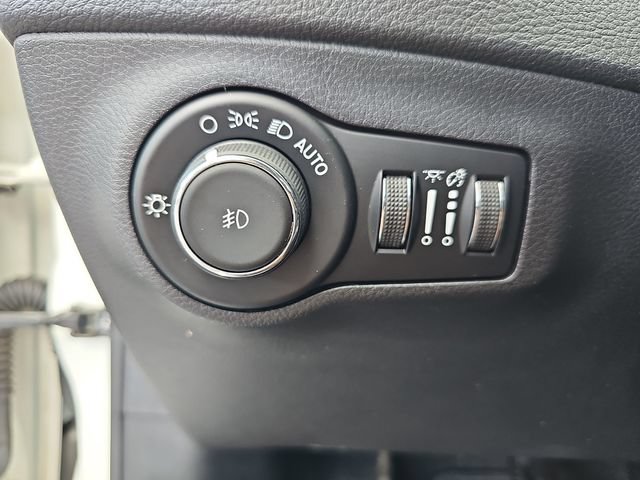Used 2020 Jeep Compass Latitude w/ Cold Weather Group AWD/4WD image 29