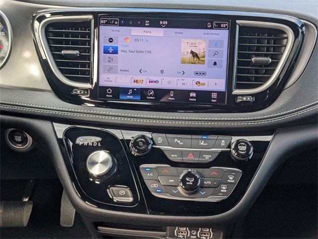 New 2025 Chrysler Pacifica Select image 19