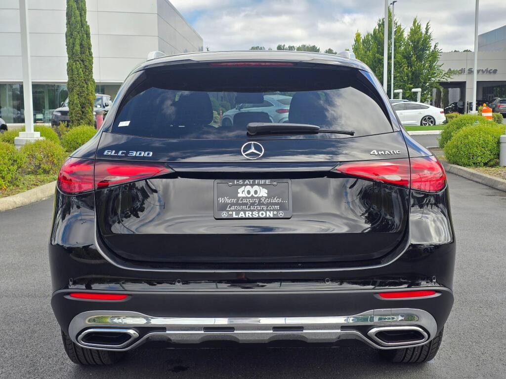 Used 2025 Mercedes-Benz GLC 300 4MATIC image 5