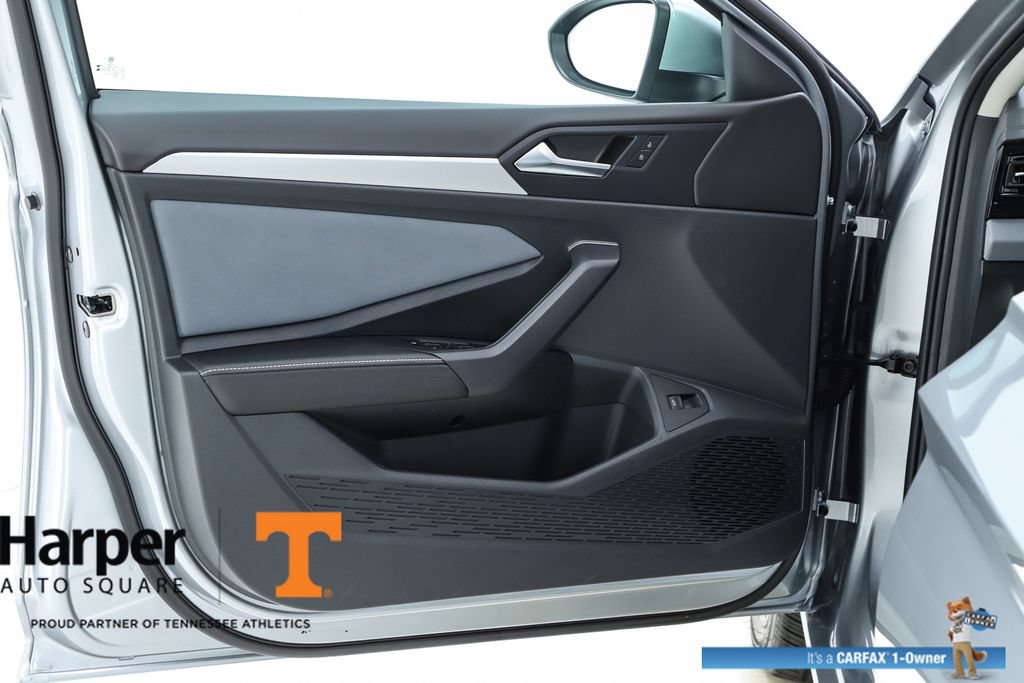 Used 2025 Volkswagen Jetta SE w/ Sunroof Package FWD image 55