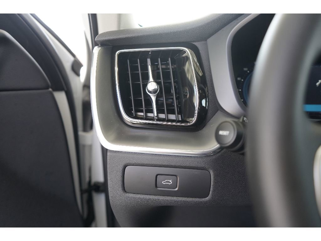 New 2025 Volvo XC60 B5 Core w/ Climate Package image 11