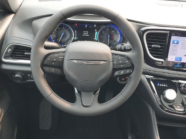 New 2027 Chrysler Pacifica Limited w/ Family Tech Group AWD/4WD image 14