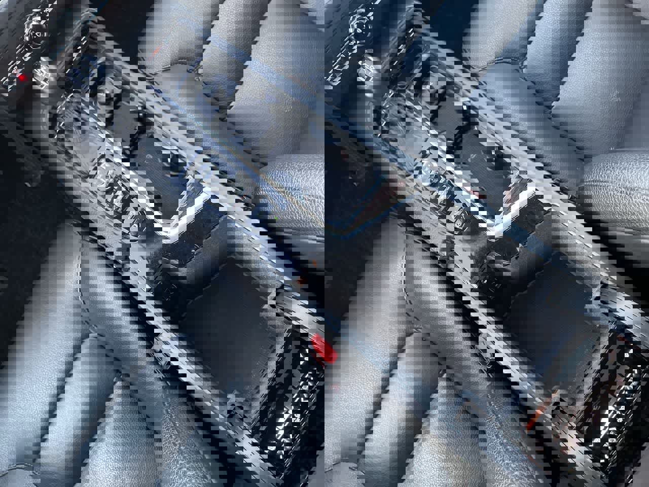 Used 2017 Volvo XC90 T6 Momentum w/ Vision Package image 28