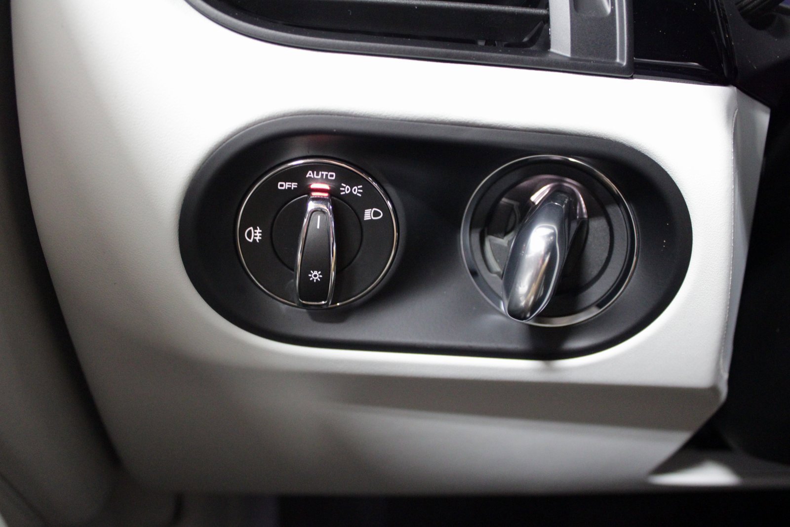 New 2026 Porsche Macan image 26