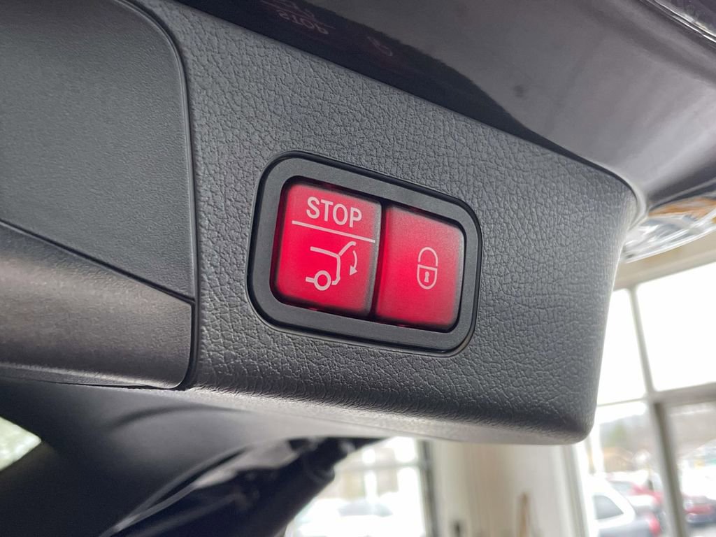 Used 2024 Mercedes-Benz GLB 250 4MATIC image 18