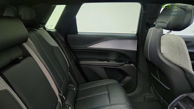 Used 2024 Cadillac Lyriq Tech RWD image 27