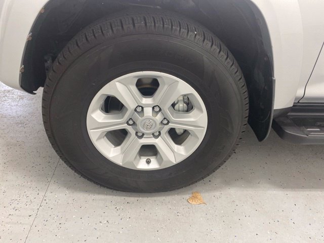 Used 2016 Toyota 4Runner SR5 AWD/4WD image 7
