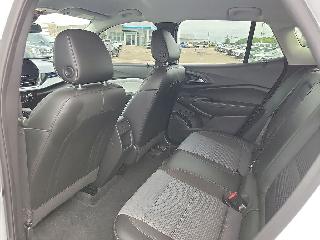 Used 2025 Chevrolet Trax LT w/ Driver Confidence Package FWD image 9