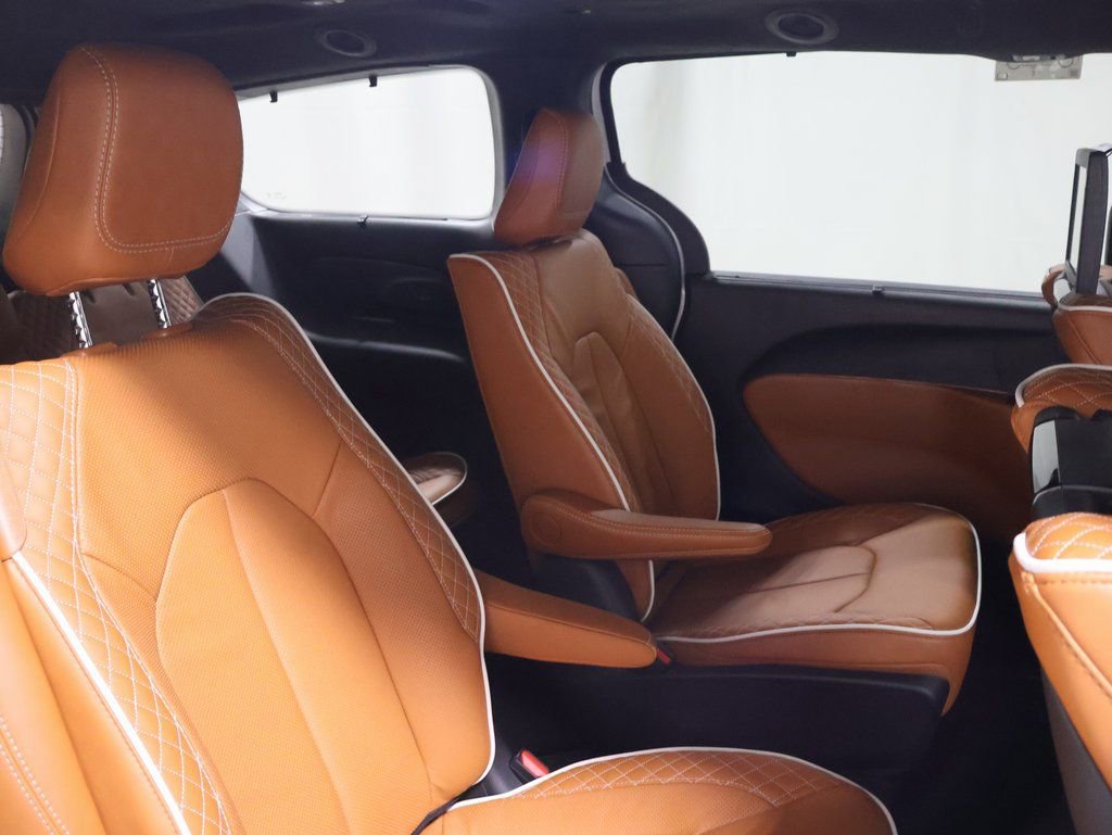 New 2026 Chrysler Pacifica Pinnacle w/ Trailer Tow Group image 19