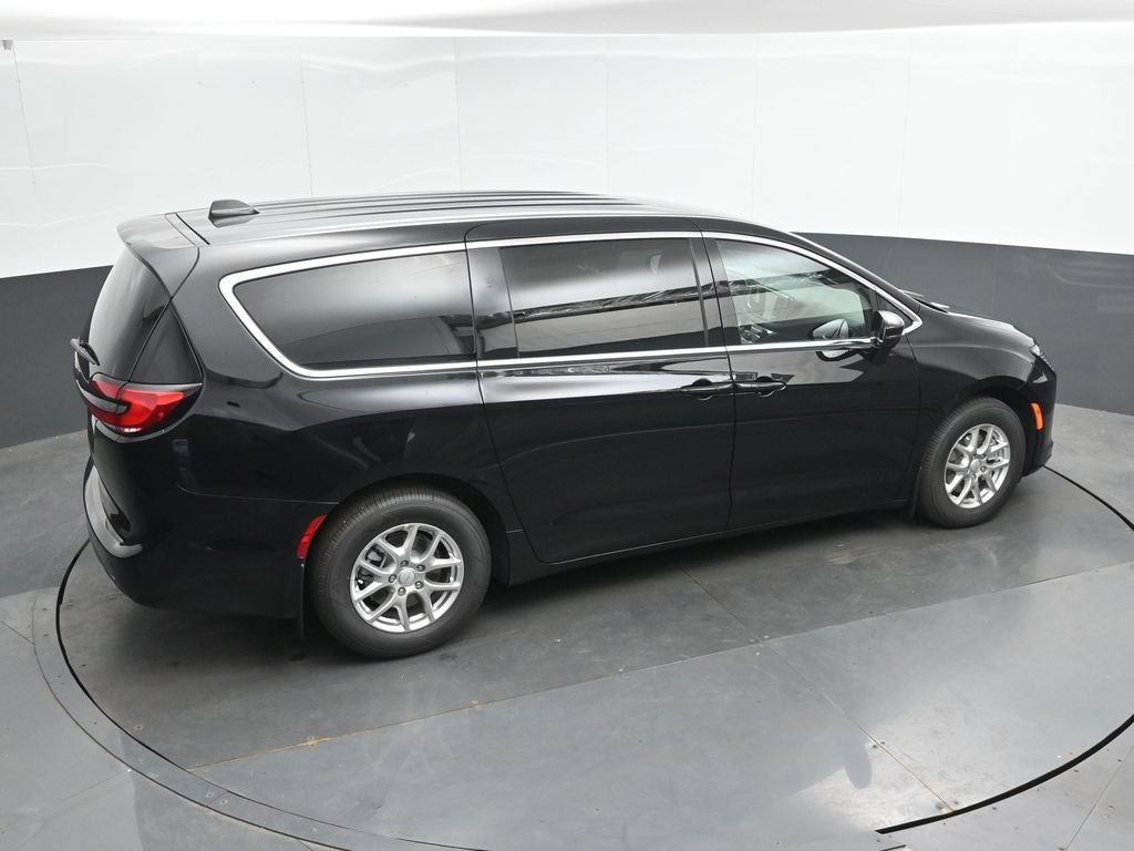 New 2027 Chrysler Pacifica Select FWD image 27