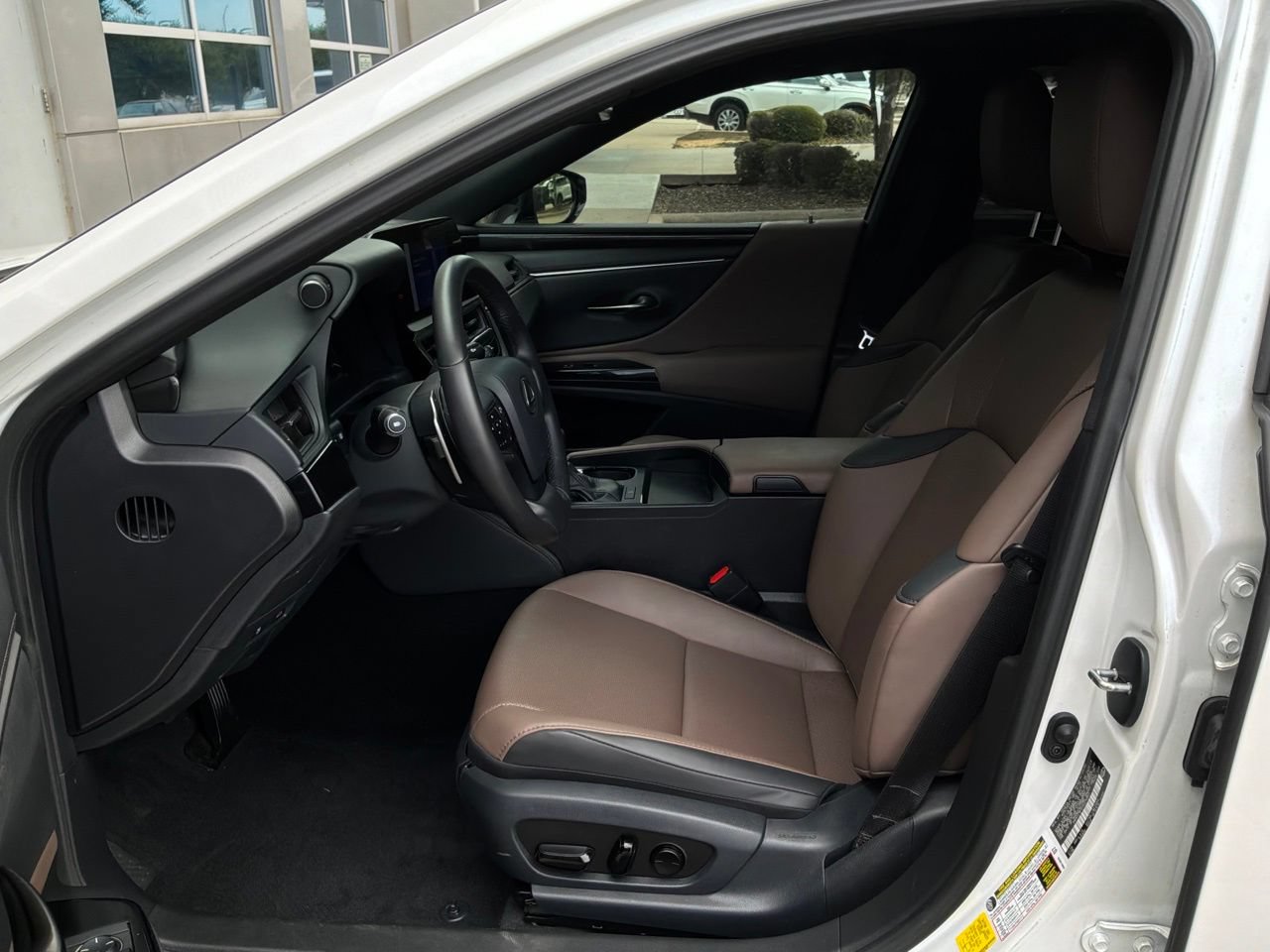 Used 2025 Lexus ES 350 w/ Accessory Package (Z1) FWD image 10