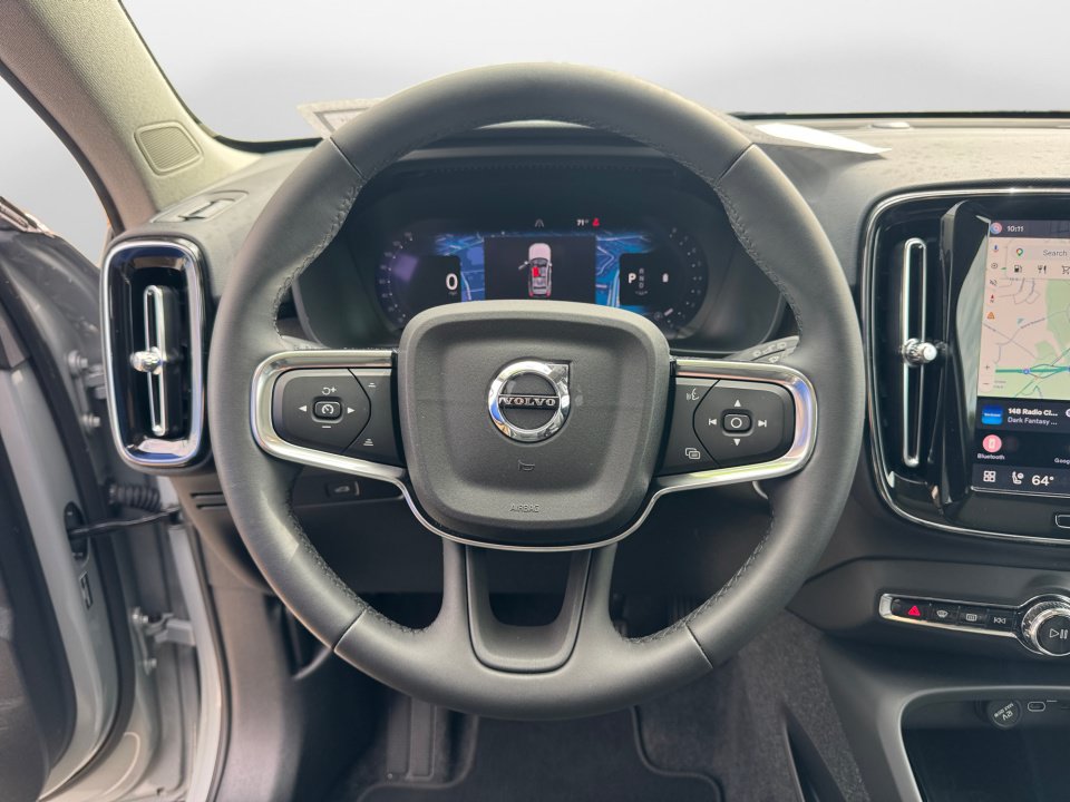 Used 2025 Volvo XC40 B5 Plus AWD/4WD image 10