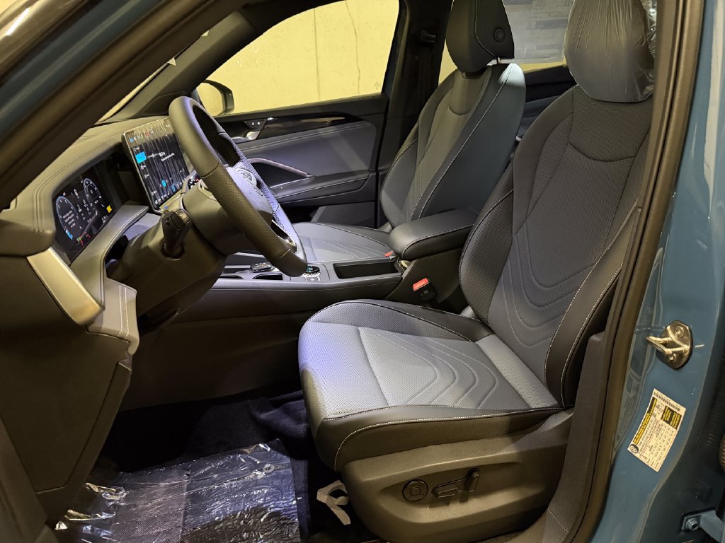 New 2026 Volkswagen Tiguan SE R-Line AWD/4WD image 11