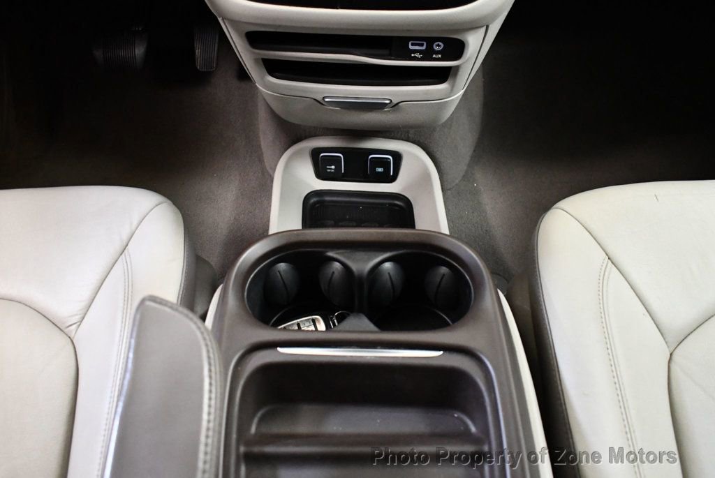 Used 2017 Chrysler Pacifica Touring-L image 26