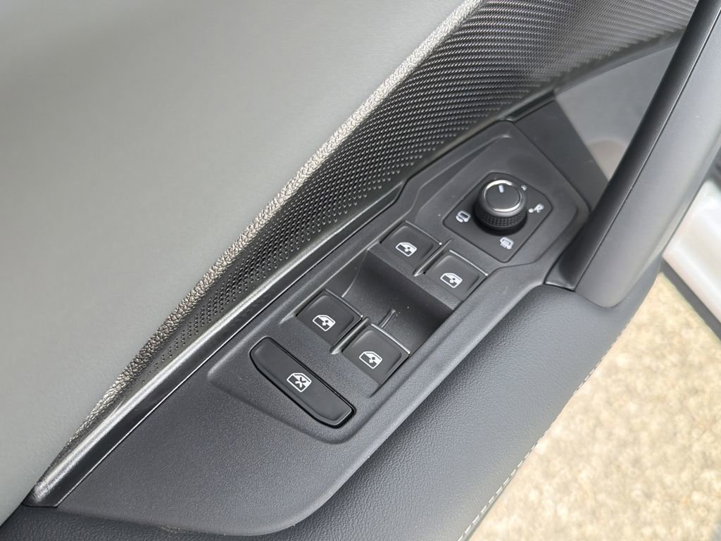 New 2026 Volkswagen Tiguan SEL R-Line image 25