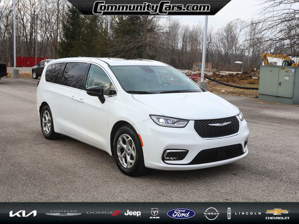 Used 2024 Chrysler Pacifica Limited image 9