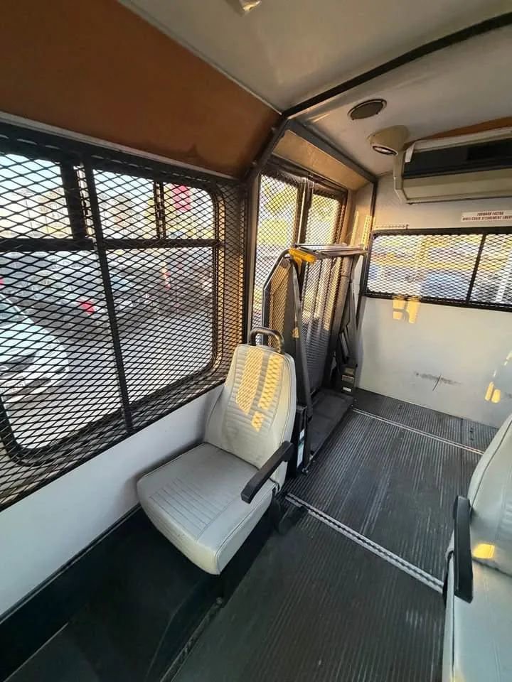Used 2001 Chevrolet Express 3500 RWD image 10