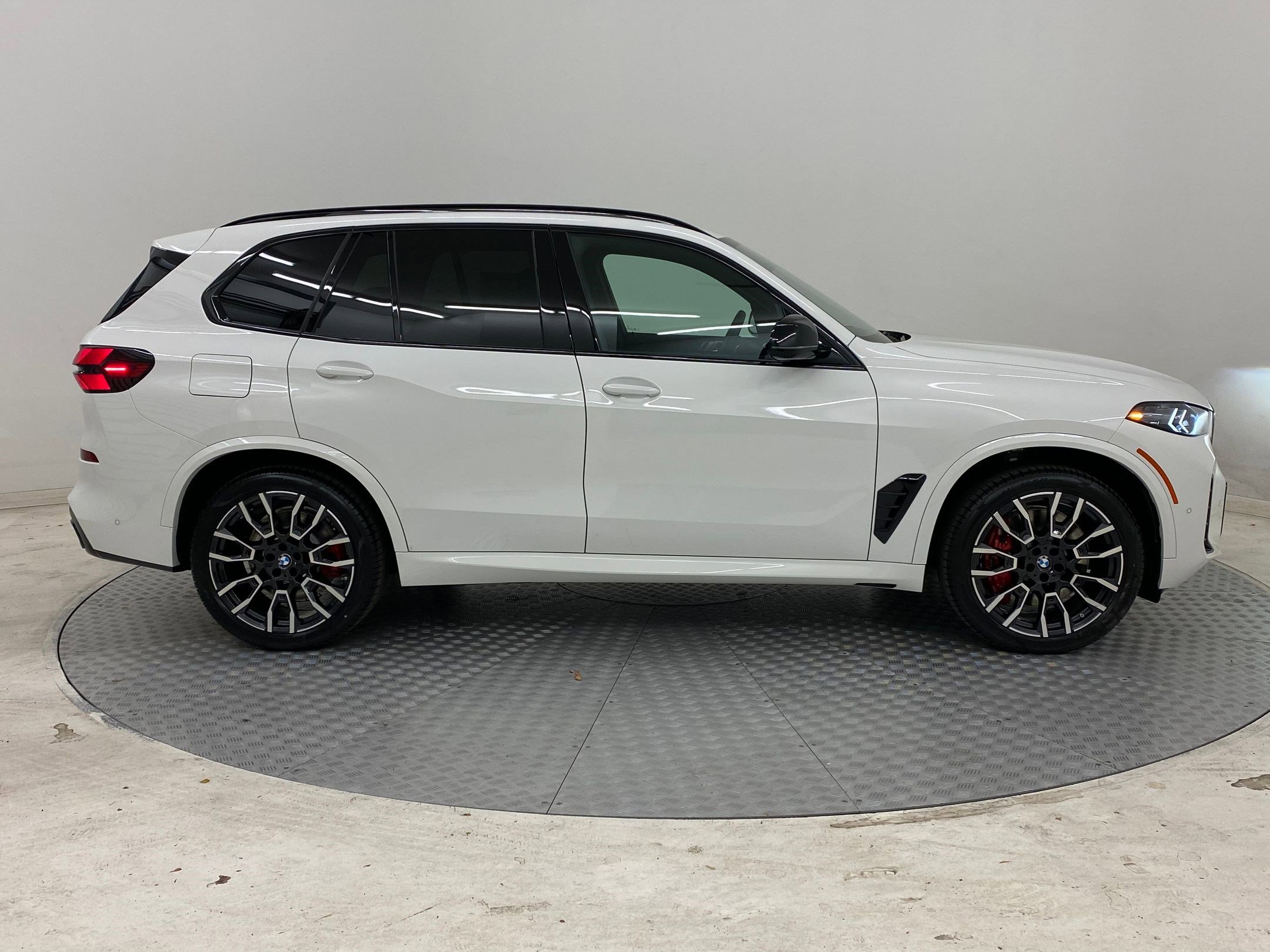 Used 2026 BMW X5 M60i image 7