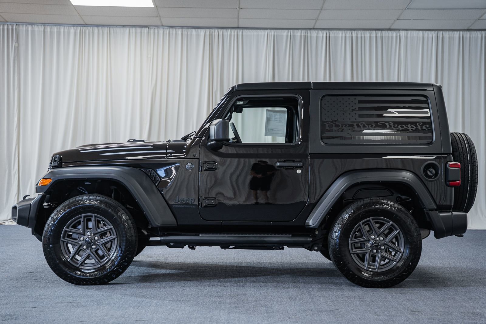 Used 2024 Jeep Wrangler Sport AWD/4WD image 5