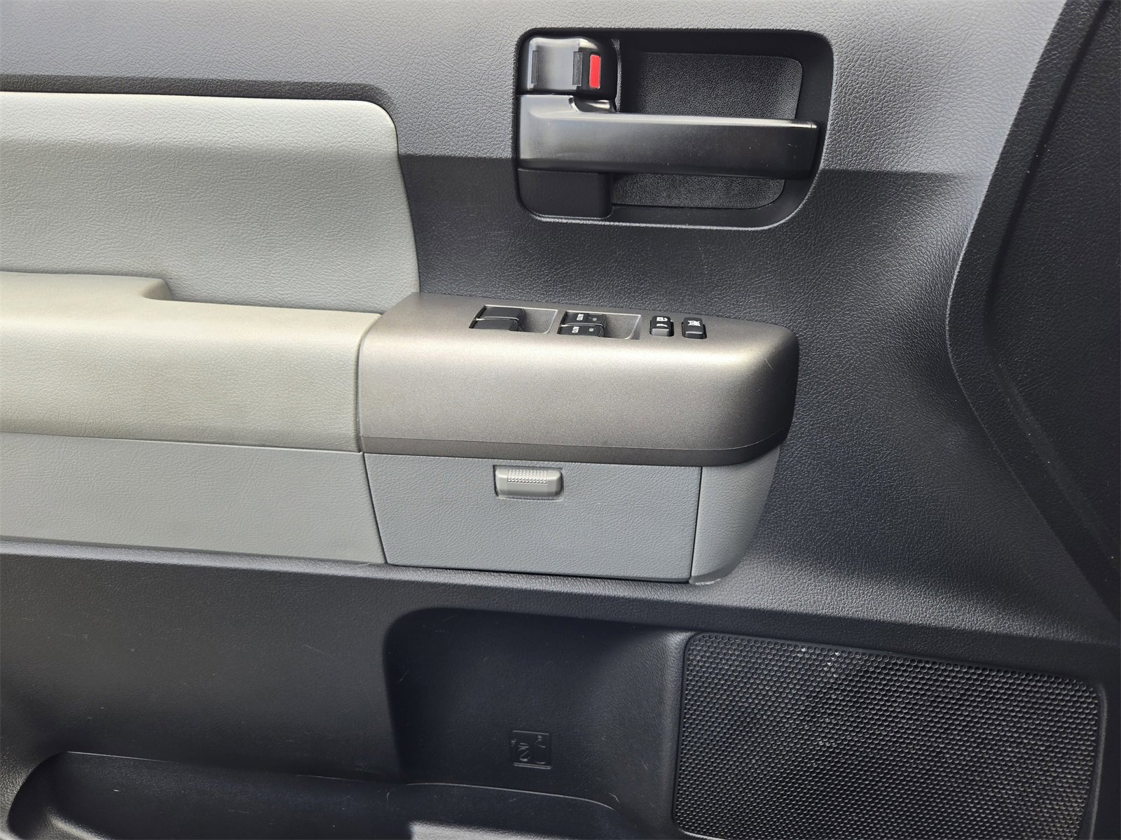 Used 2011 Toyota Sequoia SR5 image 19