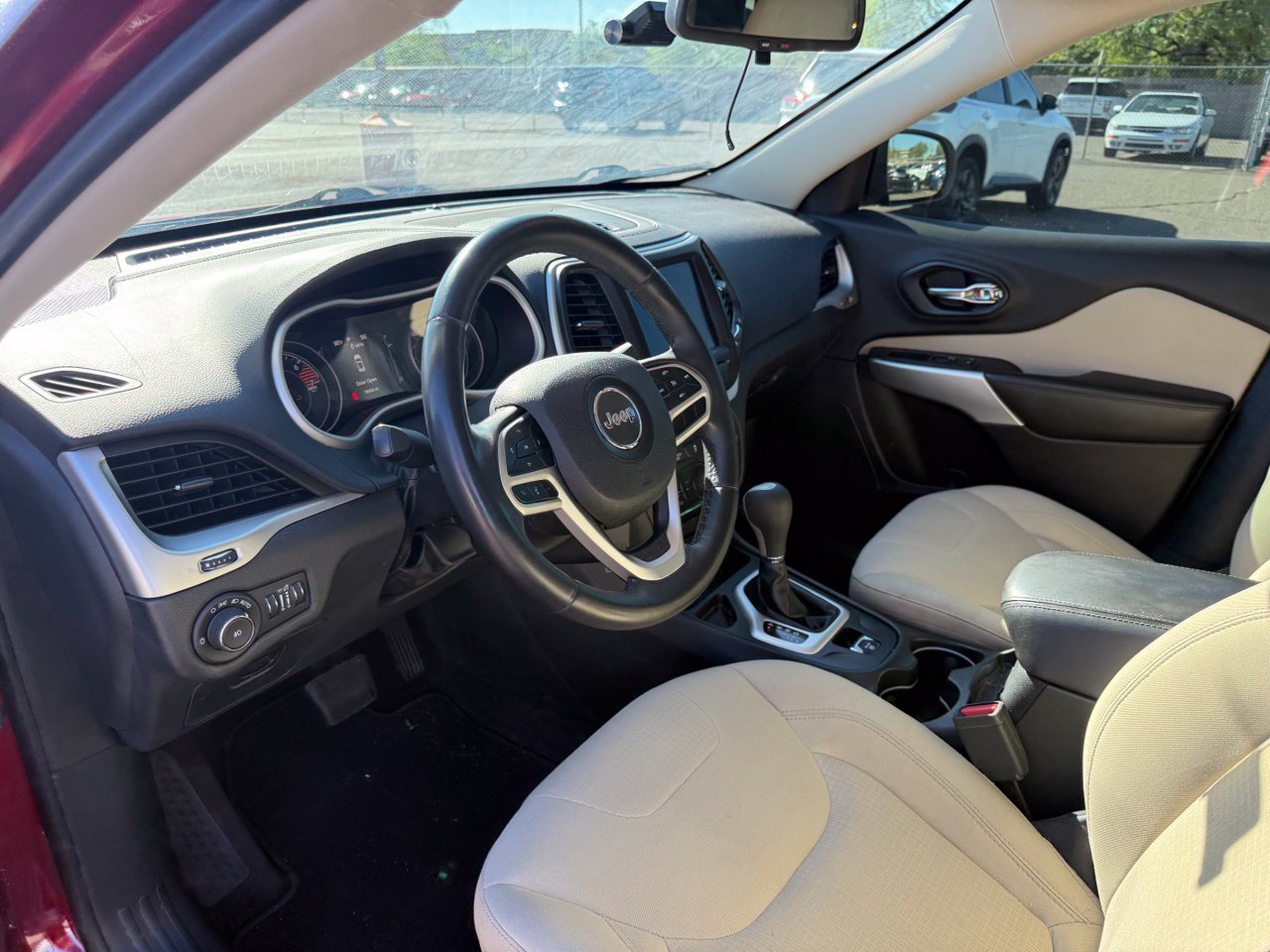 Used 2017 Jeep Cherokee Latitude FWD image 14