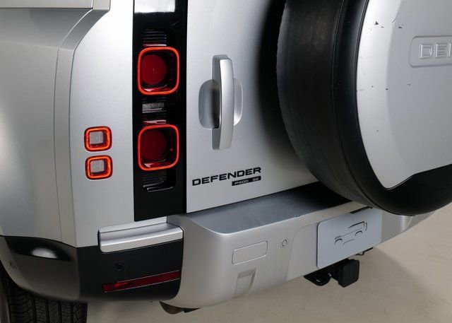 Used 2020 Land Rover Defender 110 SE image 29