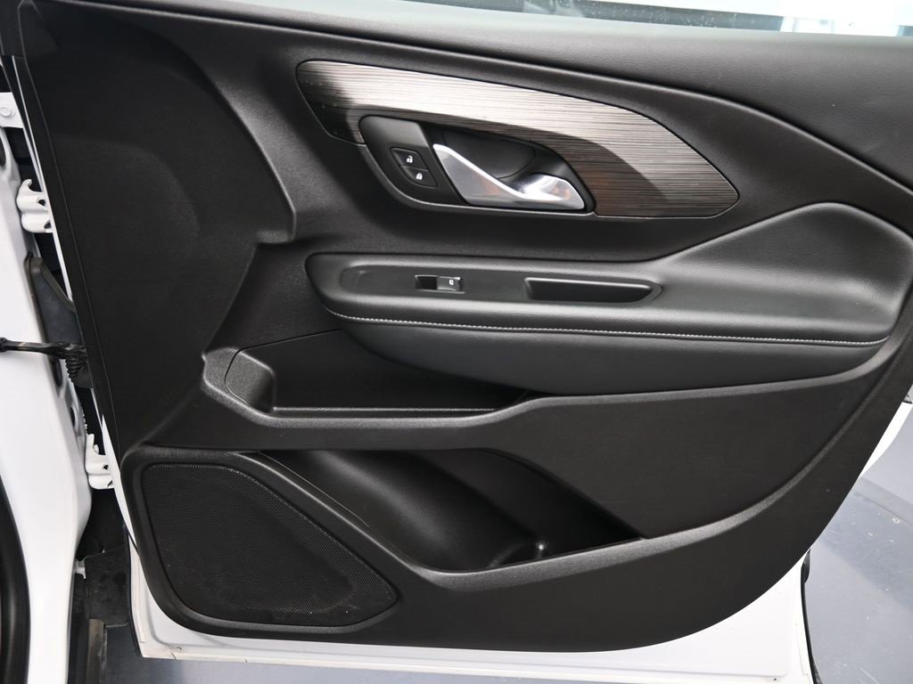 Used 2024 GMC Terrain SLT image 29