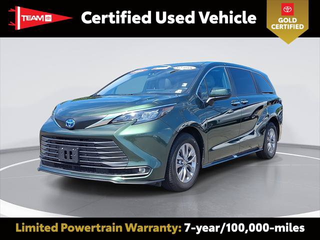 Certified 2025 Toyota Sienna XLE FWD image 1
