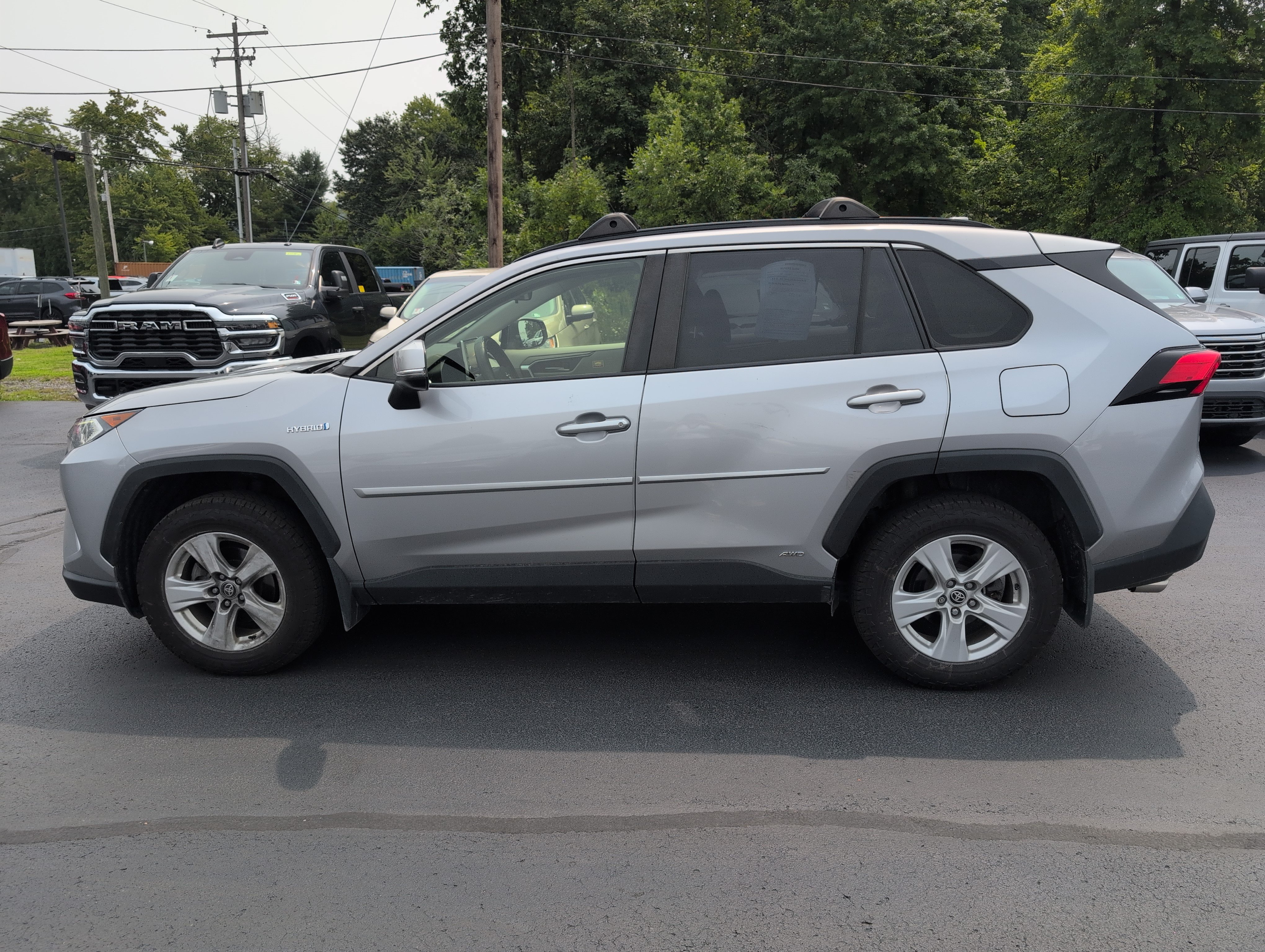 Used 2020 Toyota RAV4 XLE w/ Convenience Package AWD/4WD image 6