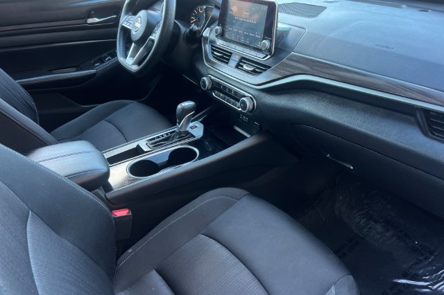 Used 2024 Nissan Altima 2.5 SV FWD image 17
