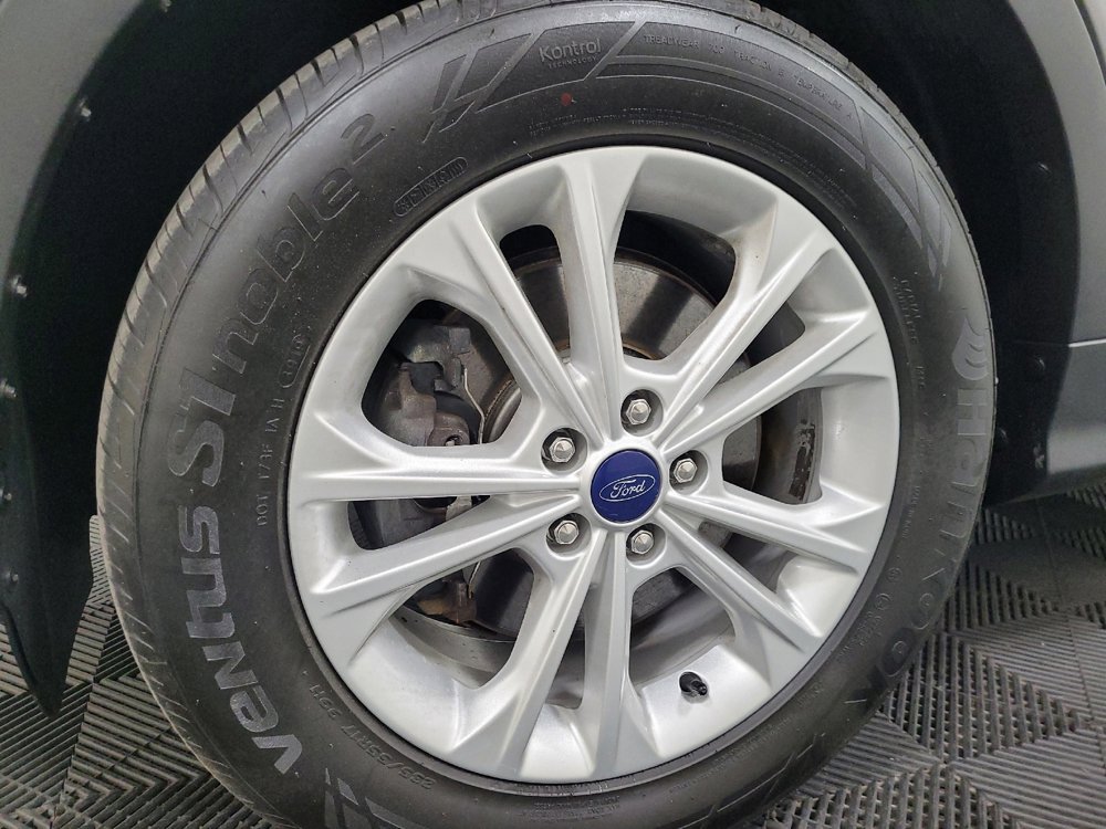 Used 2017 Ford Escape SE w/ SE Cold Weather Package AWD/4WD image 31