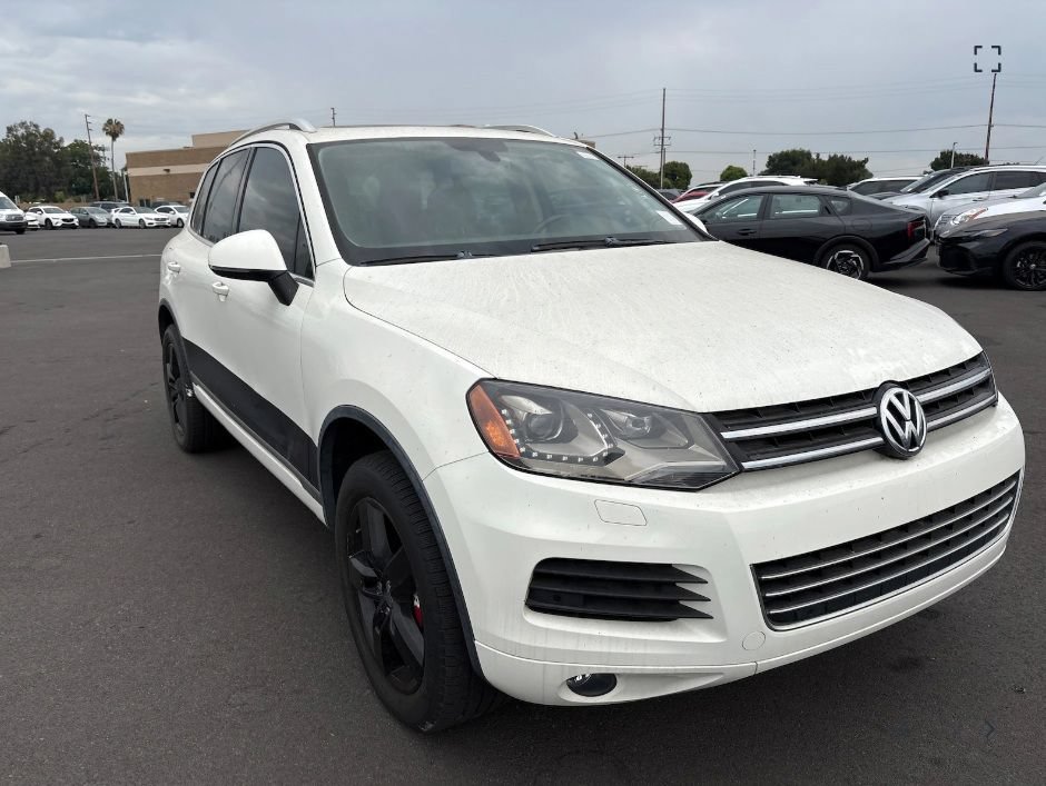 Used 2011 Volkswagen Touareg VR6 AWD/4WD image 2