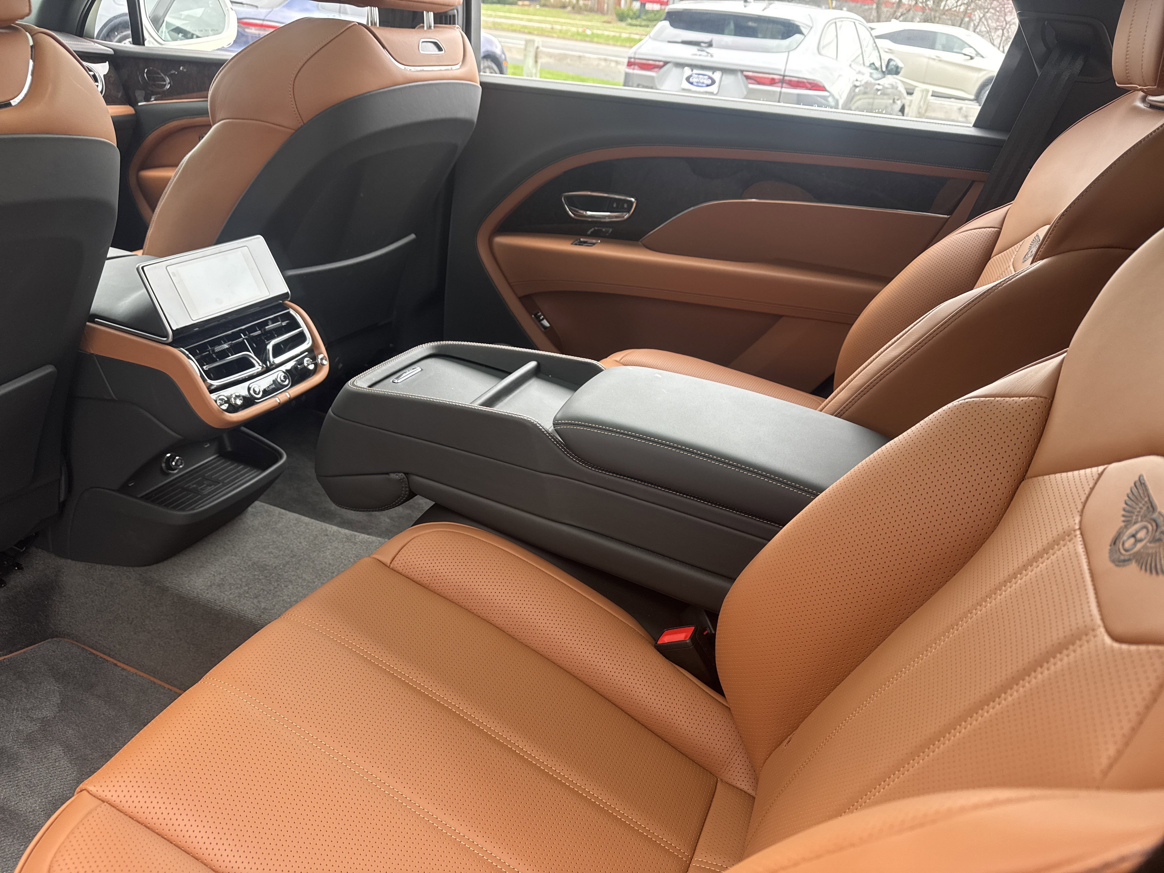 Used 2024 Bentley Bentayga Extended Wheelbase image 26