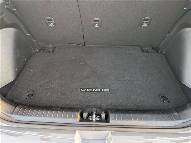 Used 2022 Hyundai Venue Limited image 6