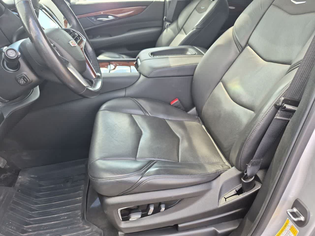 Used 2019 Cadillac Escalade Premium Luxury w/ LPO, Radiant Package AWD/4WD image 16