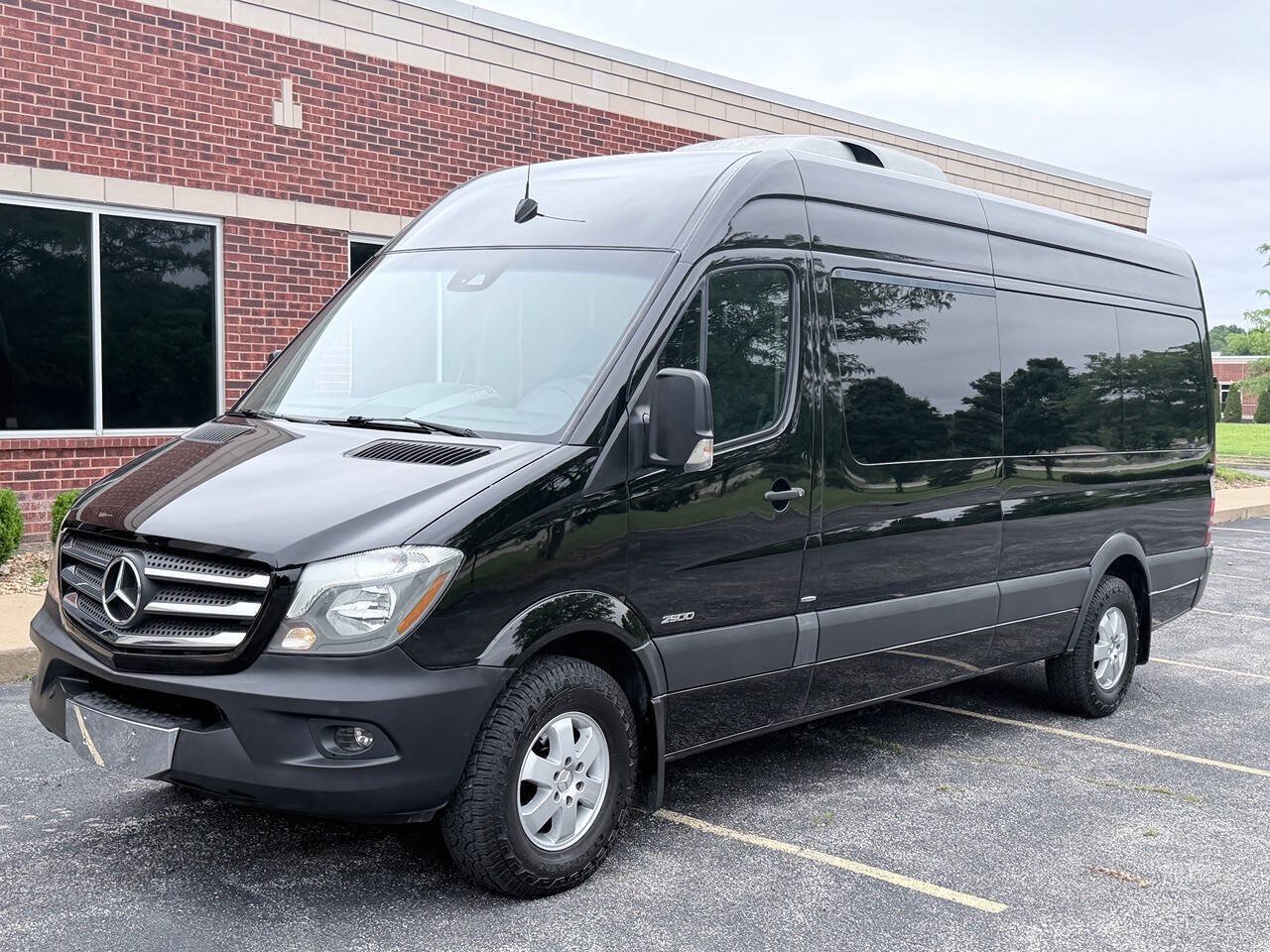 Used 2014 Mercedes-Benz Sprinter 2500 image 2