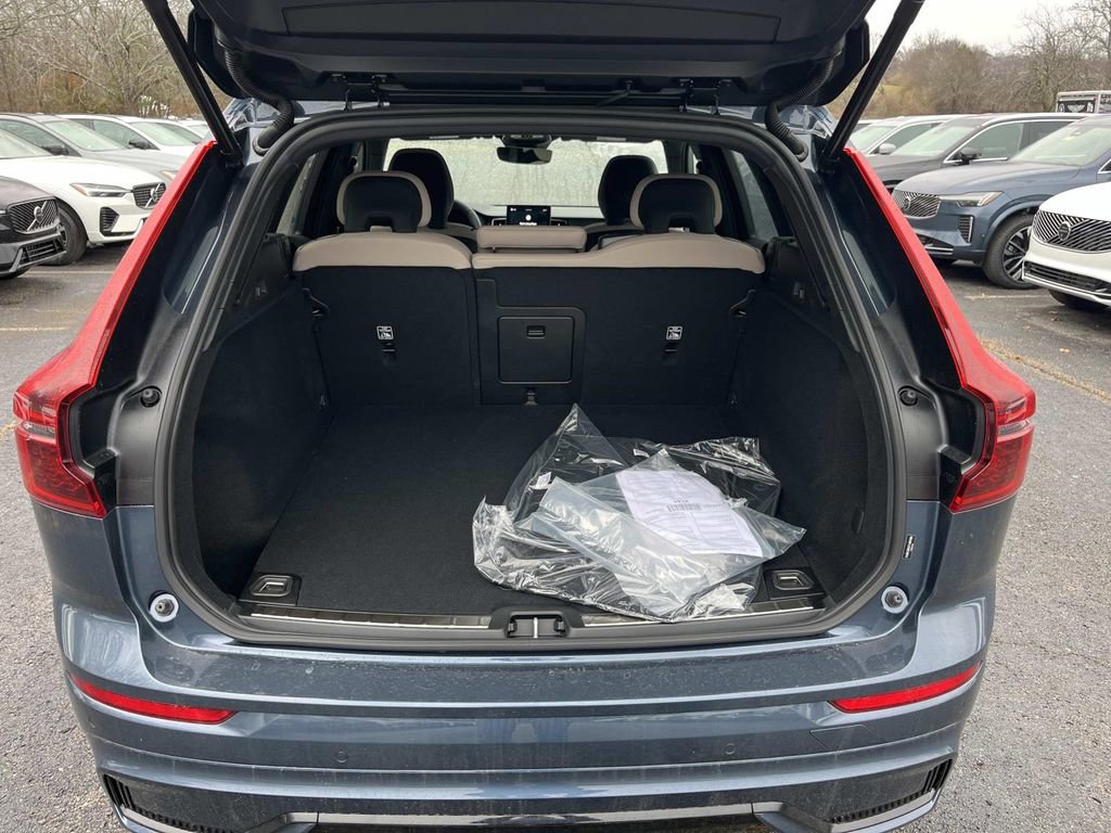 New 2026 Volvo XC60 B5 Plus w/ Climate Package image 12