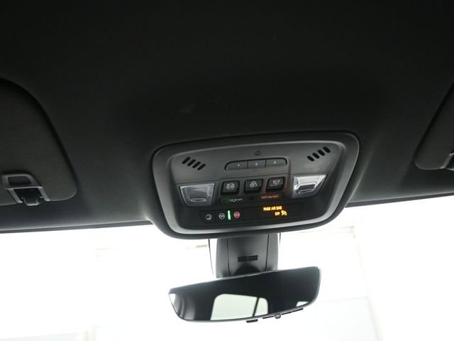 Used 2023 Chevrolet Traverse Premier image 12