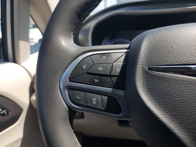 Used 2024 Chrysler Pacifica Touring-L AWD/4WD image 23
