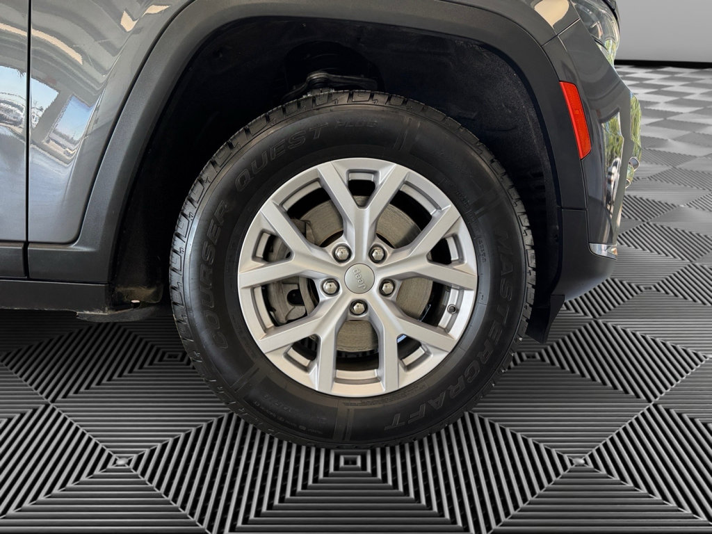 Used 2021 Jeep Grand Cherokee L Limited AWD/4WD image 9