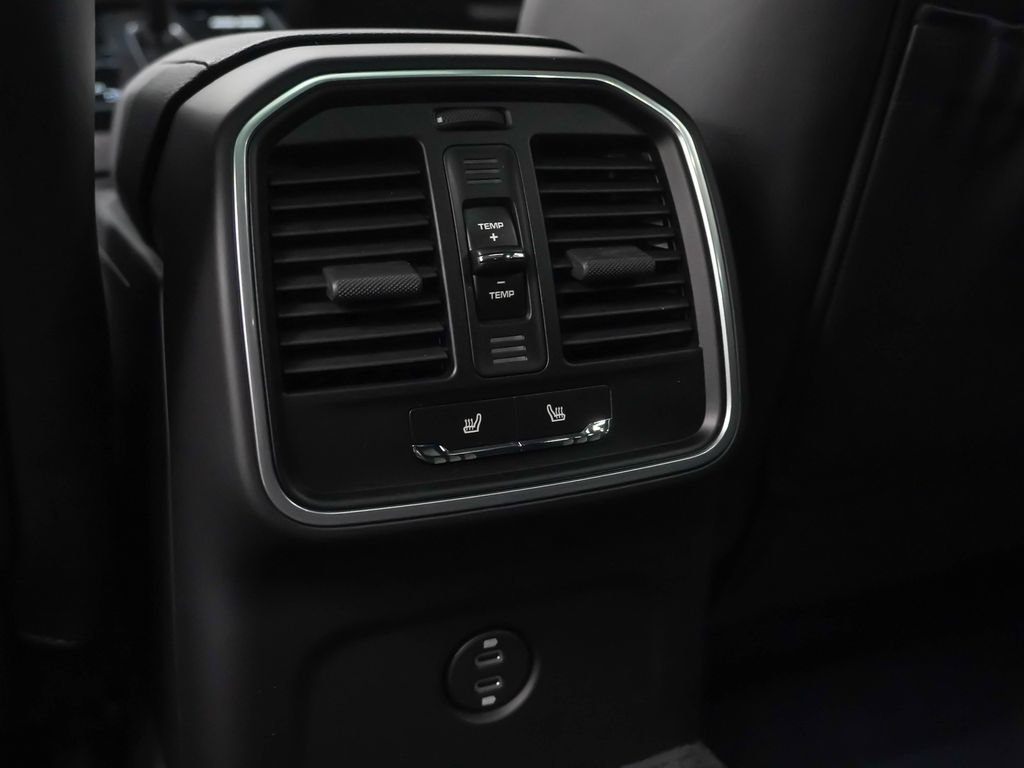 Certified 2026 Porsche Macan AWD/4WD image 20