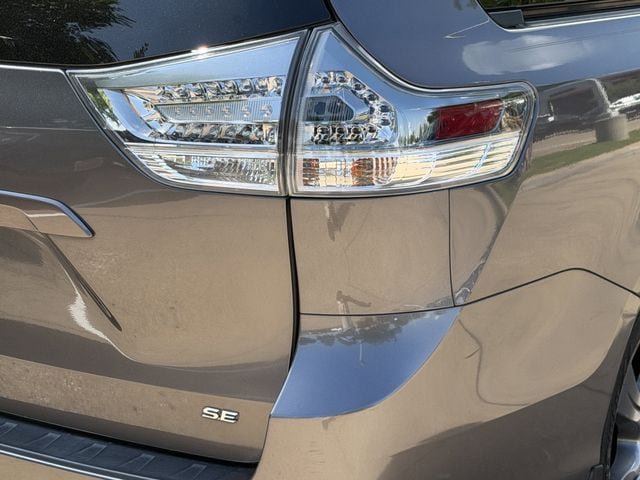 Used 2017 Toyota Sienna SE FWD image 14