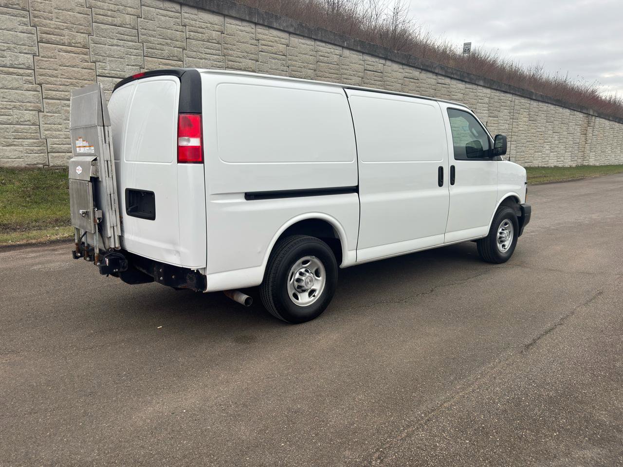 Used 2019 Chevrolet Express 3500 w/ Driver Convenience Package RWD image 3