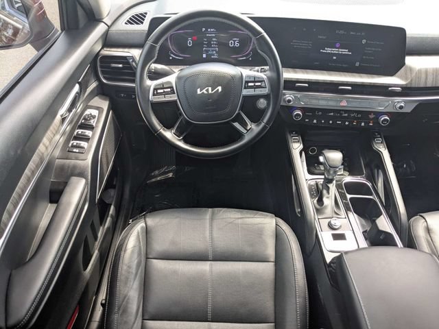 Used 2024 Kia Telluride EX w/ EX Captain's Chair Package FWD image 17