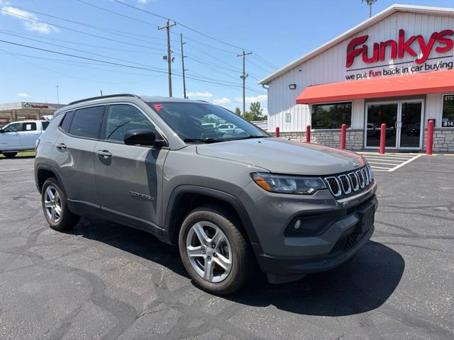 Used 2024 Jeep Compass Latitude AWD/4WD image 1